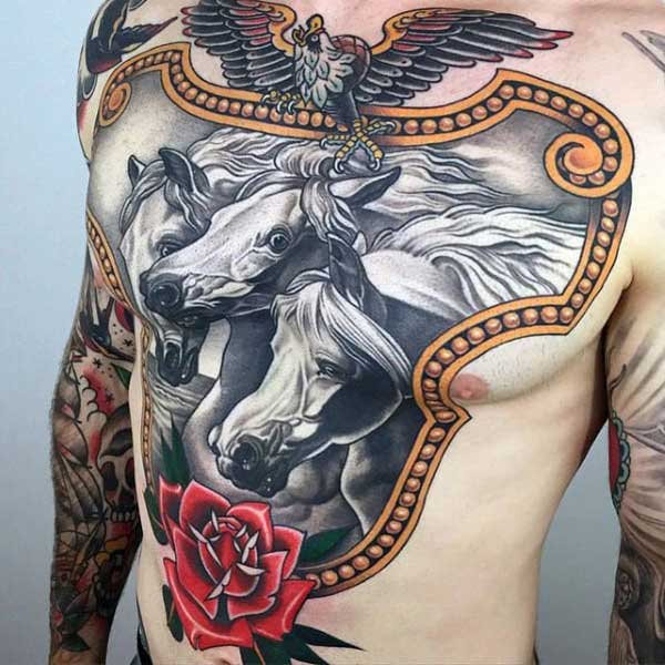 Tattoos Realistas no Peito 4 Em tinta preta.