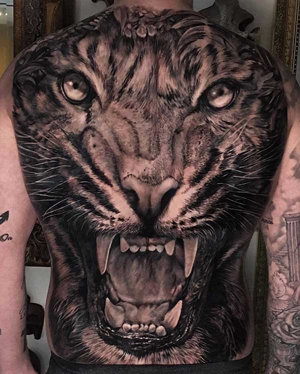 Tatuagens Realistas nas Costas 2 A fúria da natureza em tamanho grande.