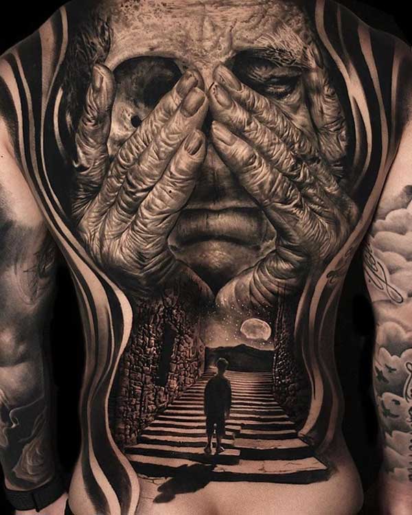 Tatuagens Realistas nas Costas 4 O mundo dos sonhos nas suas costas.