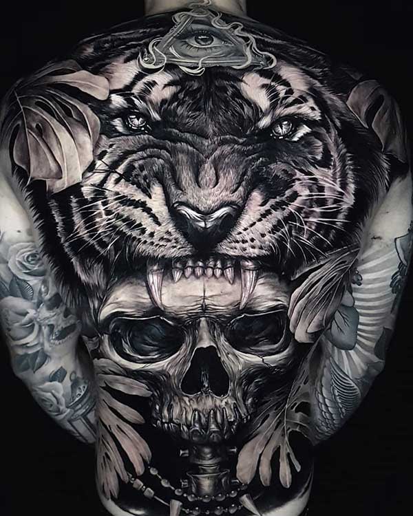 Tatuagens Realistas nas Costas 6 Onça e caveira.