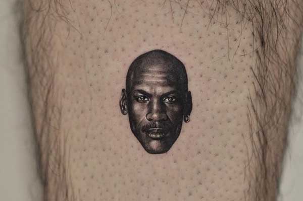 pequena 4 Também é possível fazer tatuagens em tamanhos menores.