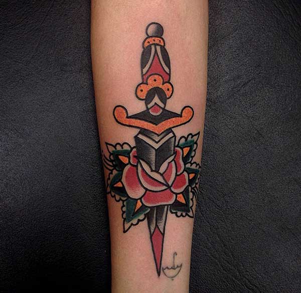 tattoo de adaga tattoo de adaga