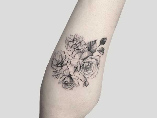 tatuagens de rosas com linhas finas