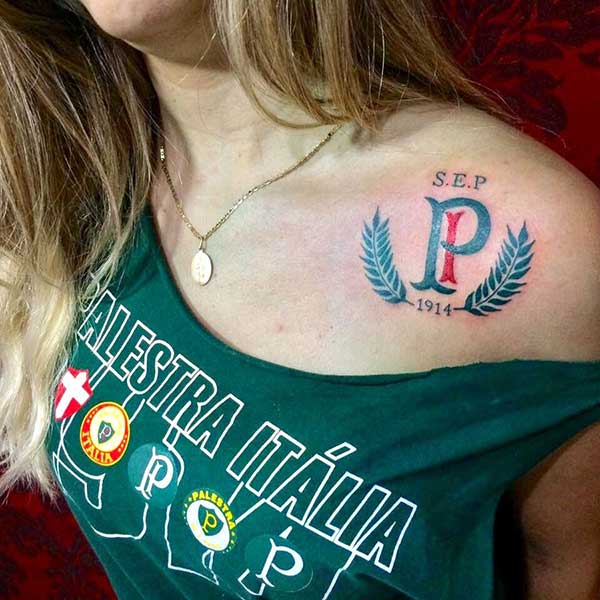Tatuagens do Palmeiras femininas 3 No ombro.