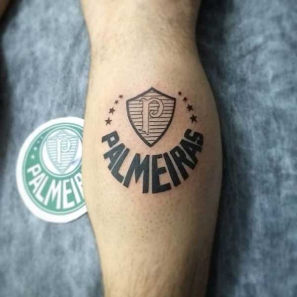 masculinas 2 Escudo do time em tinta preta.