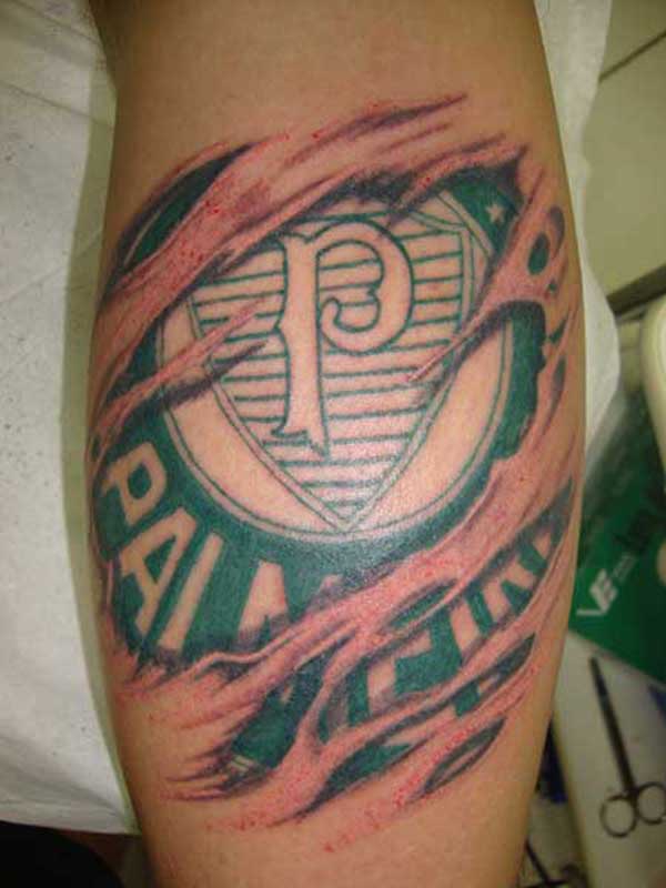 na perna 3 1 Tattoo do Palmeiras em 3D.