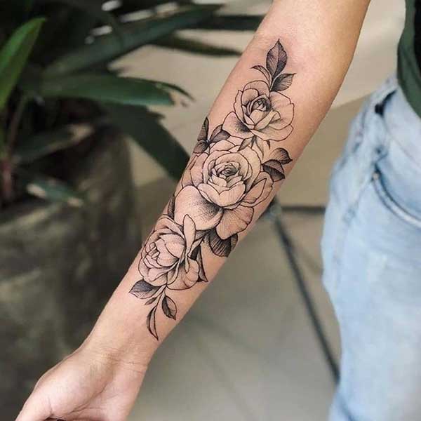 rosas em tinta preta