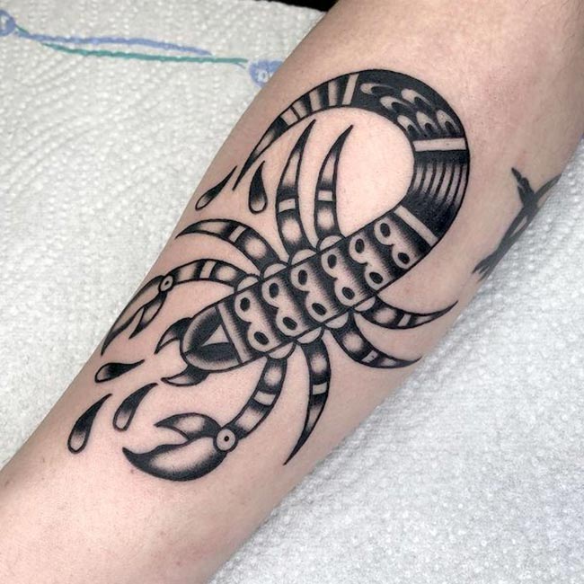 tattoo masculina preta de escorpiao tattoo masculina preta de escorpiao