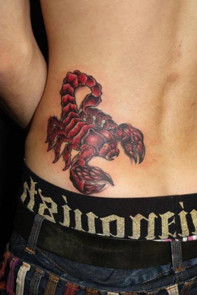 tatuagem nas costas de escorpiao 1 tatuagem nas costas de escorpiao 1