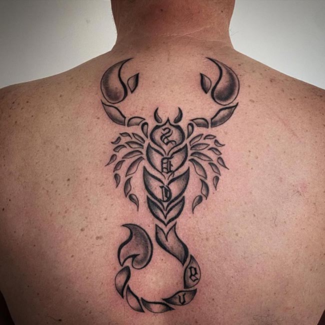 tatuagem nas costas de escorpiao 2 tatuagem nas costas de escorpiao 2