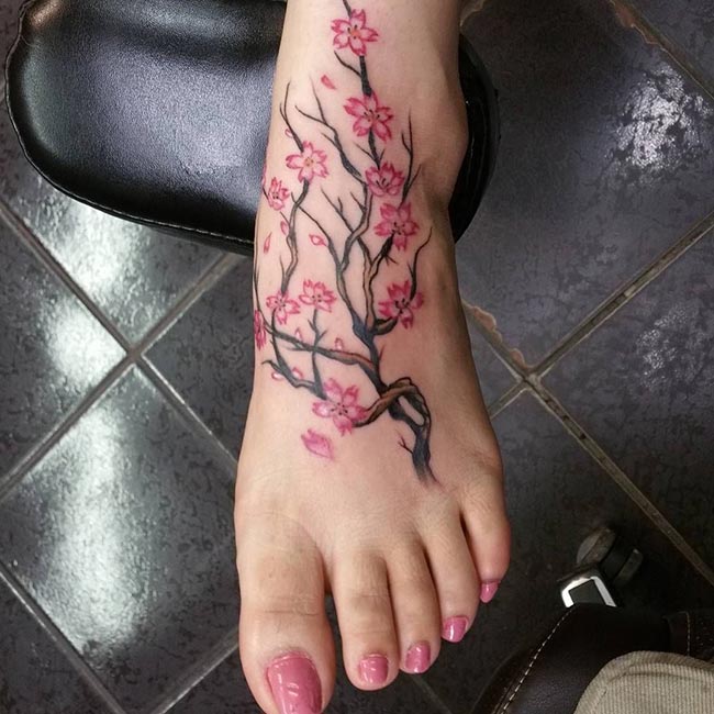 150+ Desenhos de Tatuagens de Flor de Cerejeira Delicadas